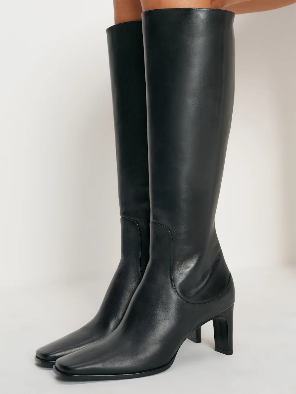 1318915.1.BLACK_LEATHER